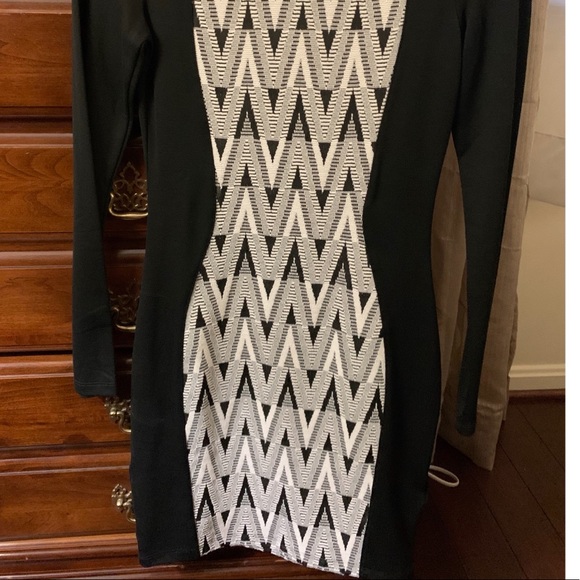 H&M long sleeve dress - Picture 2 of 4